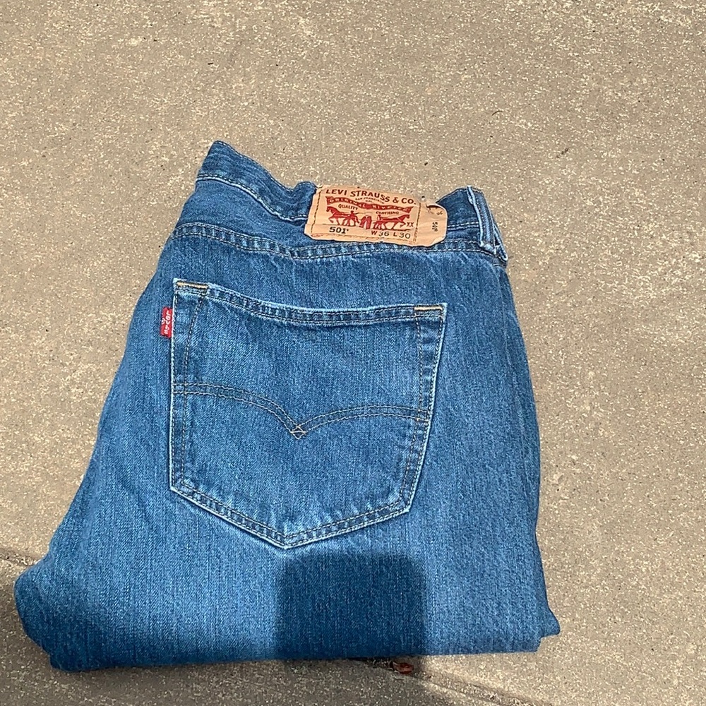 Men Levi Jean size 36x30 style 501